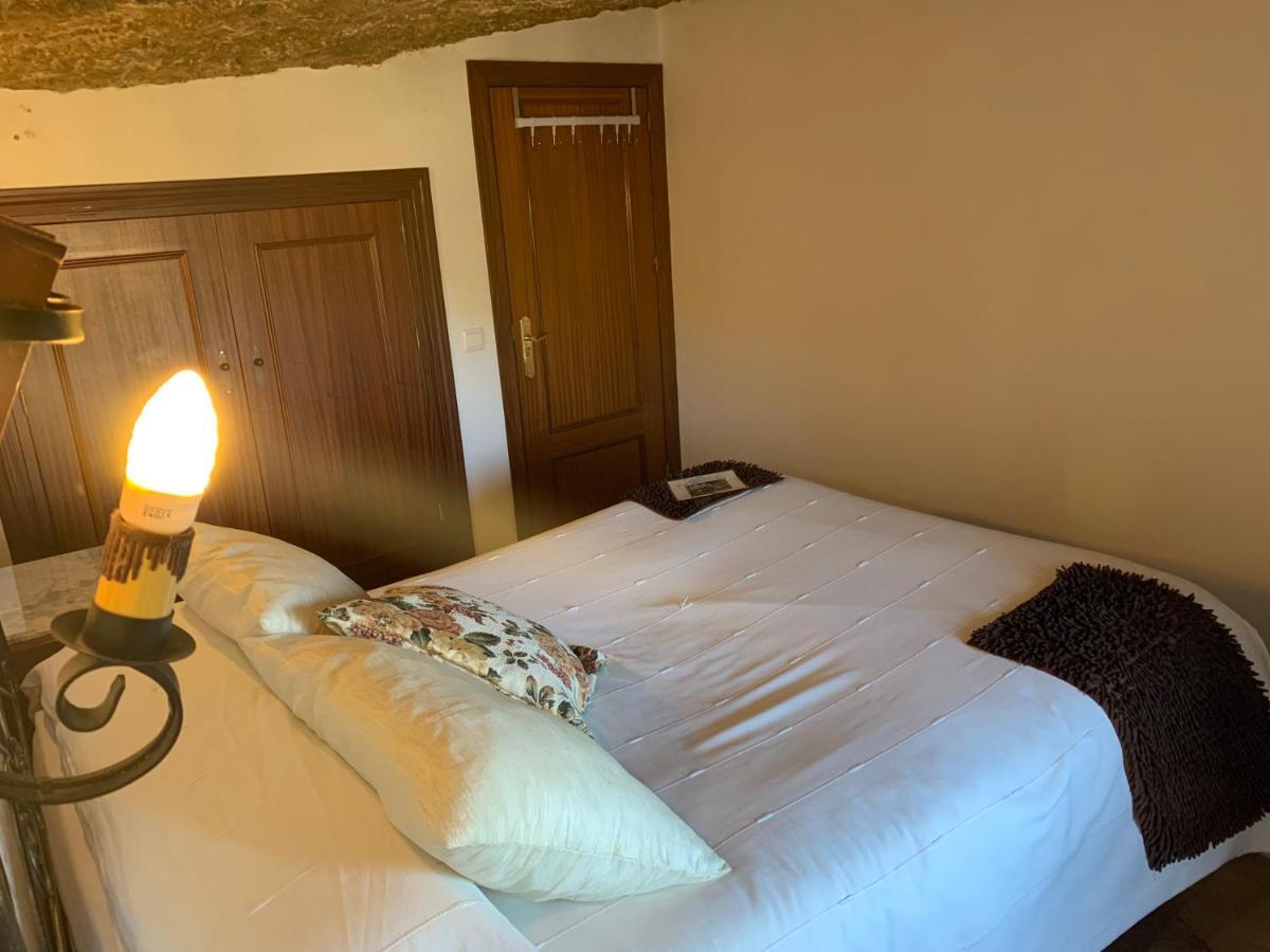 Casa Cueva "Las Calcetas" Guest House Setenil De Las Bodegas Ngoại thất bức ảnh
